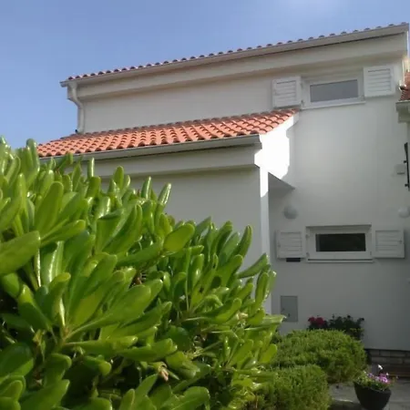 Traumhafte Punta Skala Mit 2 Terrassen By Interhome Semesterbostad Petrcane