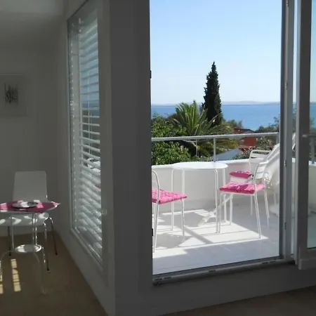 Semesterbostad Traumhafte Punta Skala Mit 2 Terrassen By Interhome